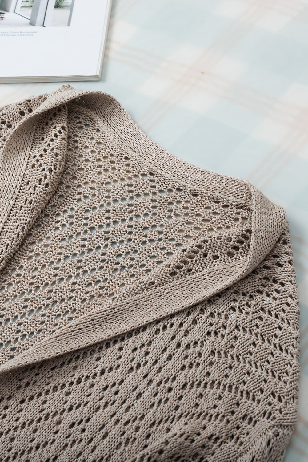 Rauchgrauer pointelle-strickcardigan mit offener vorderseite