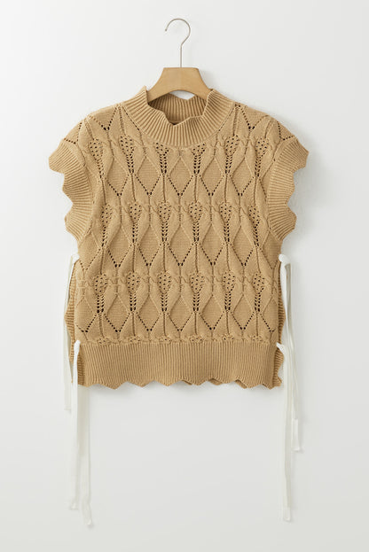 Pullover mit hohem halsausschnitt aus hohlem strick in hellem french beige mit wellenbesatz