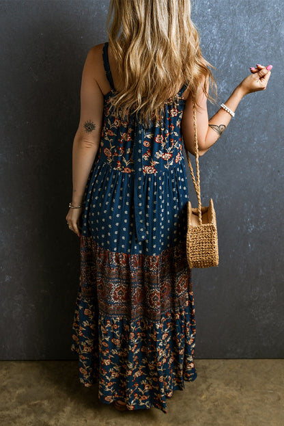 Blauwe mouwloze maxi-jurk in boho-stijl met bloemendecoratie