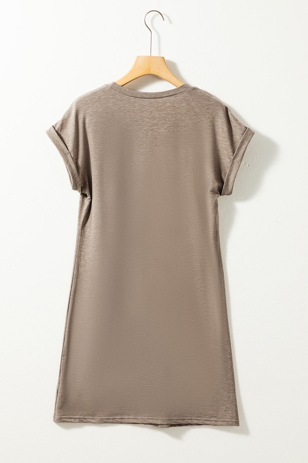 Helles french beige t-shirt-kleid mit gerollten manschetten und mittelnaht