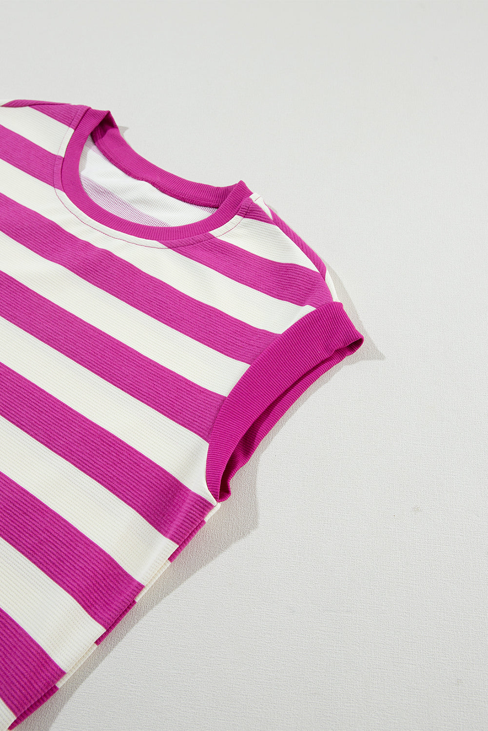 Roze gestreepte shift-t-shirt jurk met mouwen en tassen