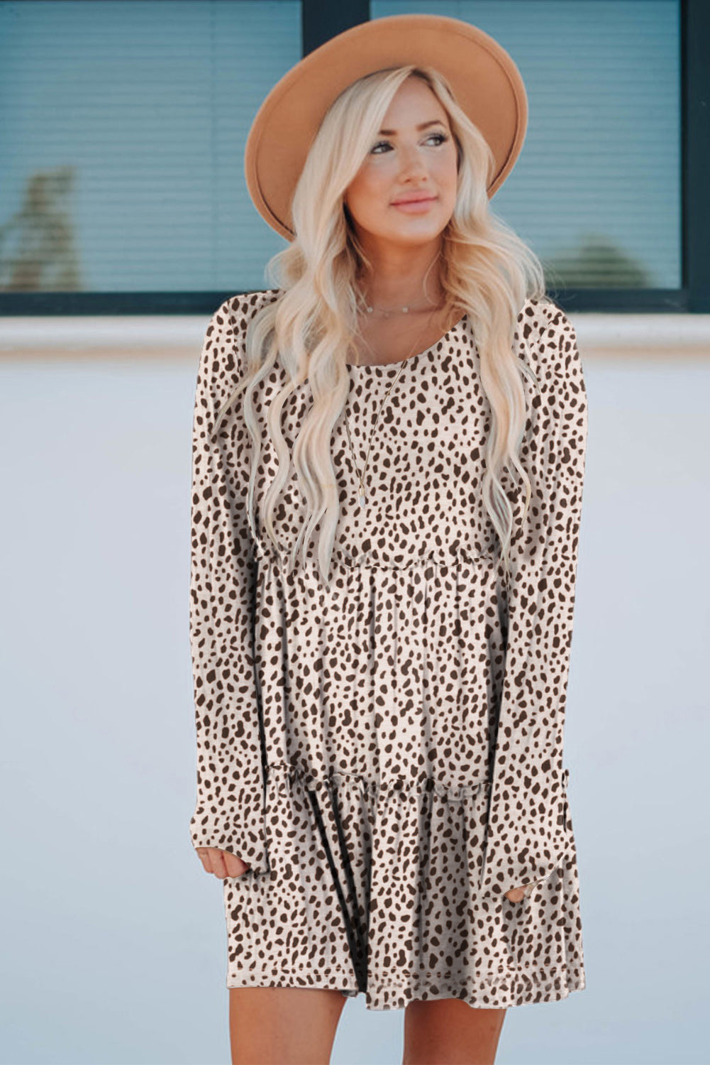 Langärmeliges kleid mit leoparden-tiermuster