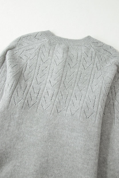 Geknöpfter strickcardigan mit lochmuster