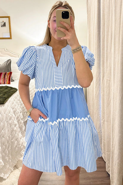 Sky Blue Ric Rac Striped Bubble Sleeve-jurk met een V-Neckline