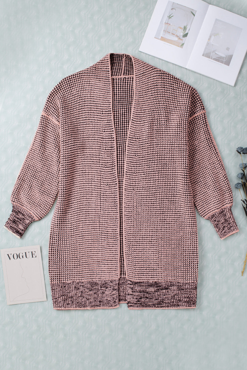 Rosa karierter strickcardigan mit offener vorderseite