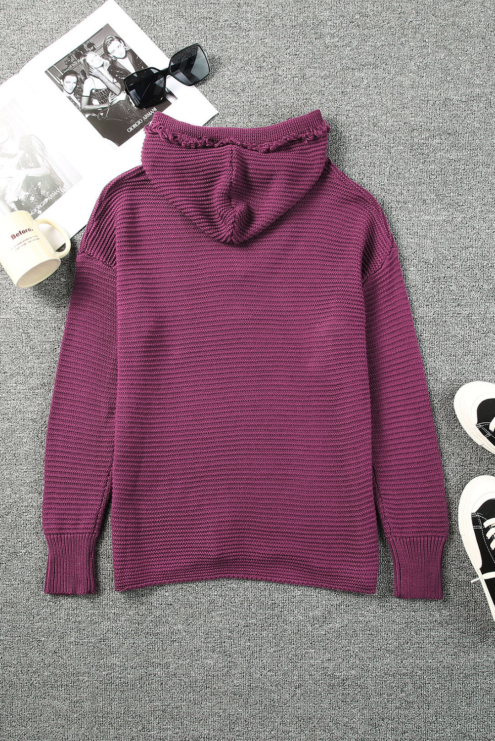 Hooded sweater met een v-hals en geribbelde schoudergebied