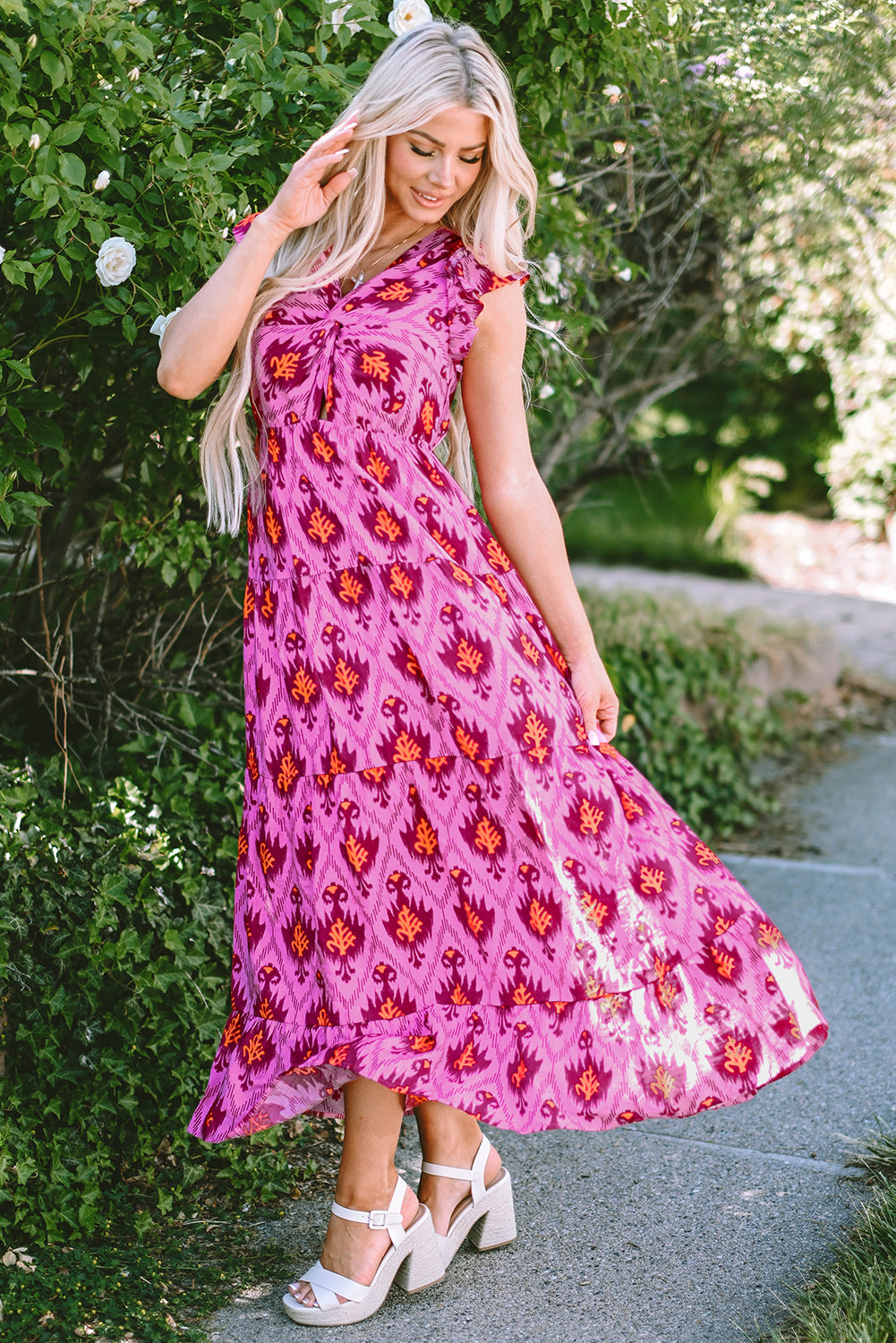 Bonbon retro-print mit verdrehter front und gerafften ärmeln maxikleid