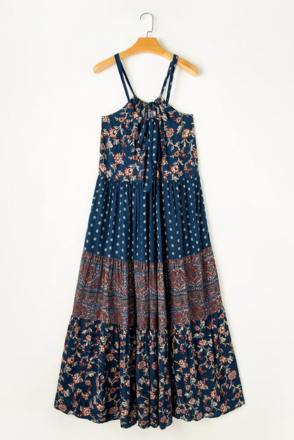 Blauwe mouwloze maxi-jurk in boho-stijl met bloemendecoratie