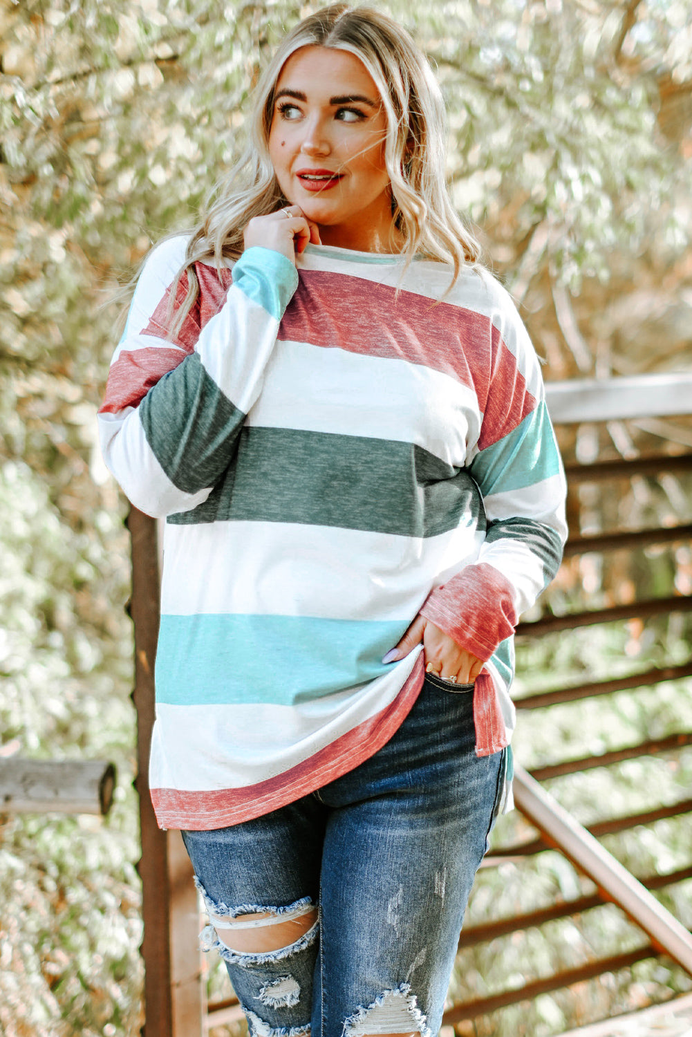 Grünes plus size colorblock pullover top