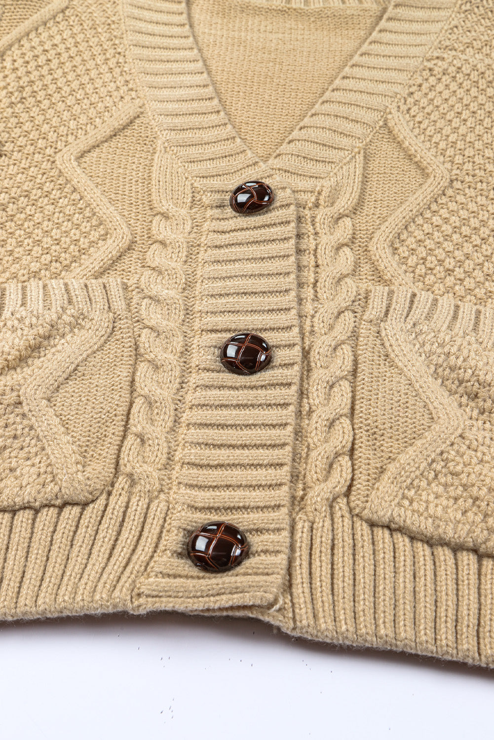 Beige fronttaschen knöpfe strukturierte strickjacke