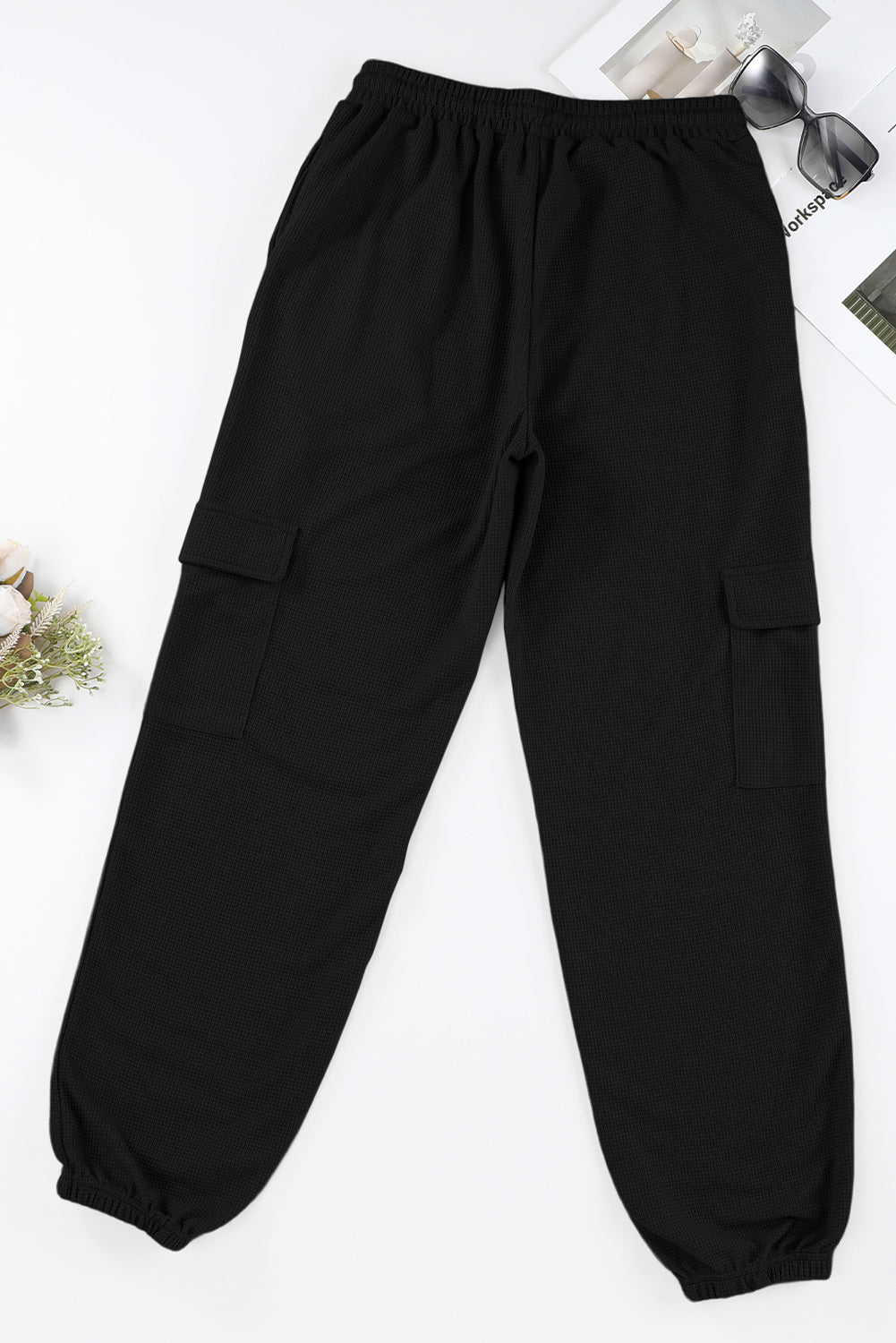 Schwarze waffelstruktur cargo-taschen-jogger-hose