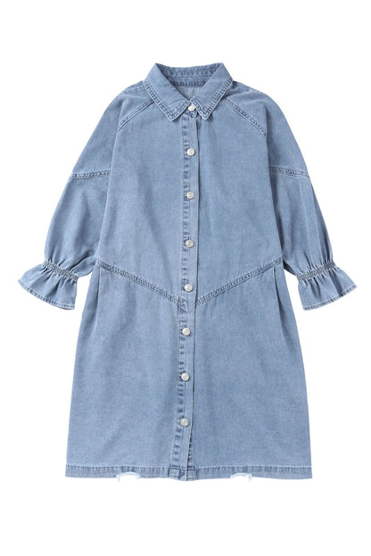 Himmelblaues langärmeliges denim-minikleid mit knöpfen