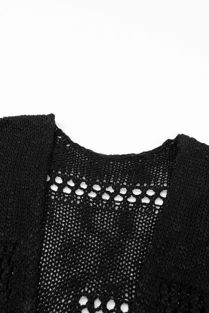 Schwarze lässige strickjacke mit dolman-ärmeln und lochmuster