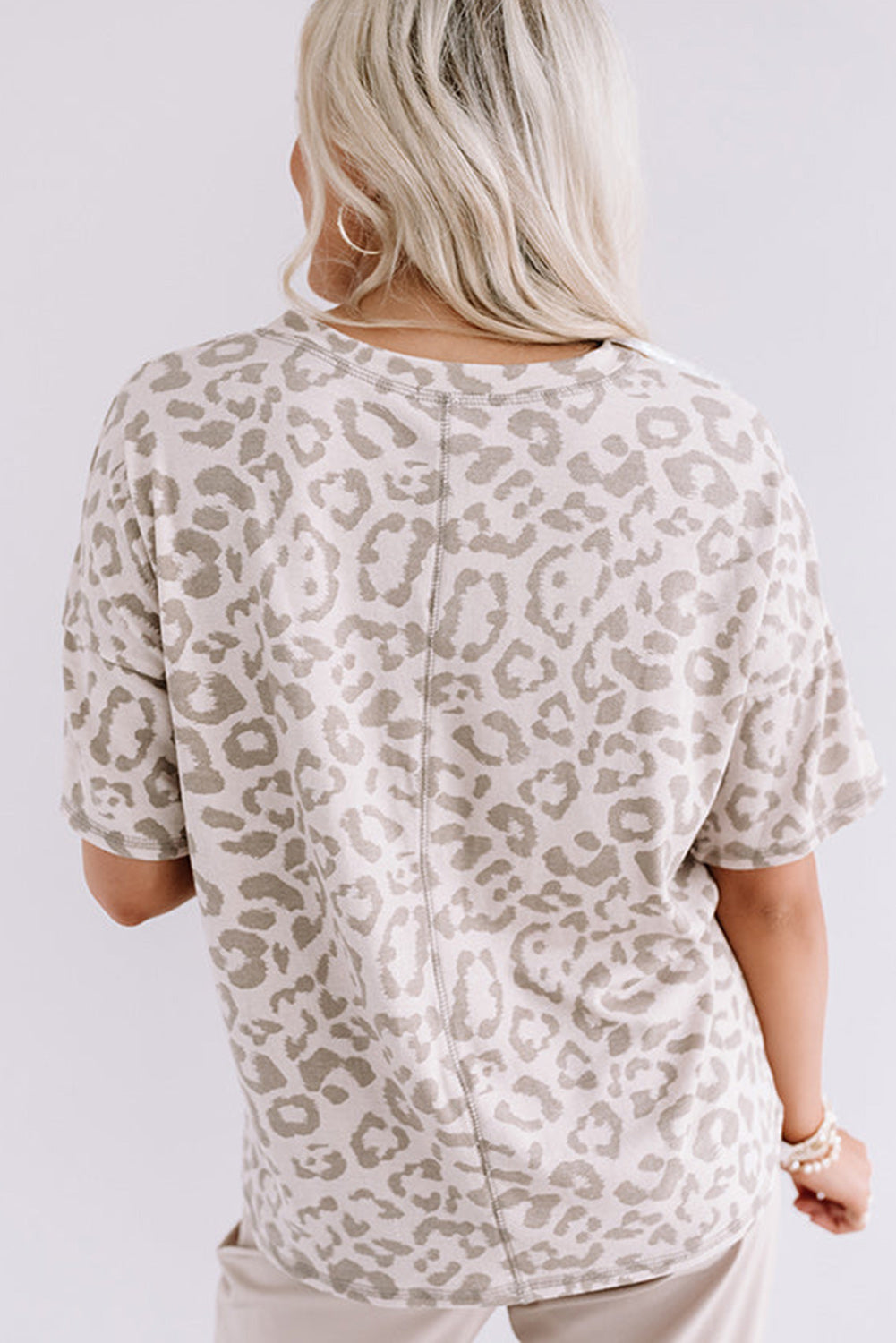 Brauner leopardendruck v-ausschnitt plus size t shirt