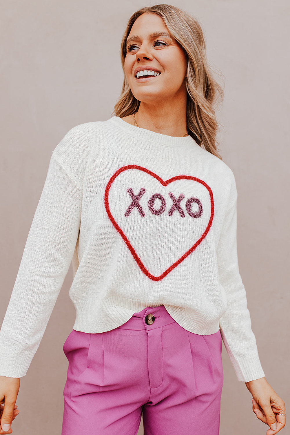 Weißes herz xoxo muster drop shoulder rippe stricken pullover