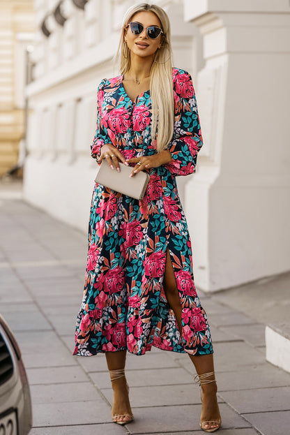 Feurig rotes v-ausschnitt-kleid mit elastischer taille und geteilter blüte