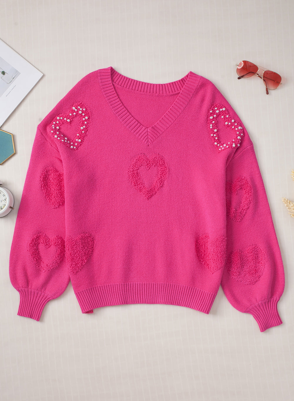 Rose Red, Pearl Decorated Sweater met een V-Neck en Fluffy Heart