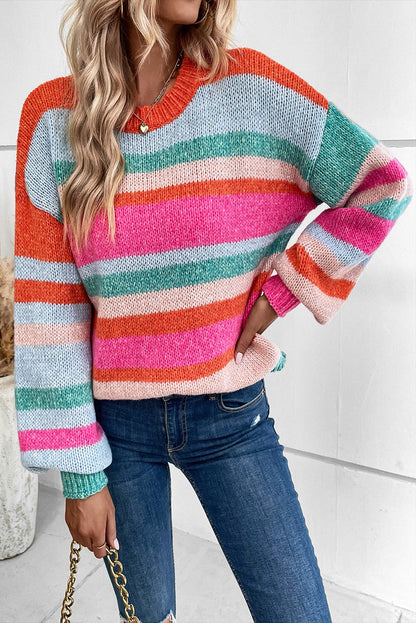 Mehrfarbig gestreifter strickpullover mit puffärmeln und überschnittenen schultern