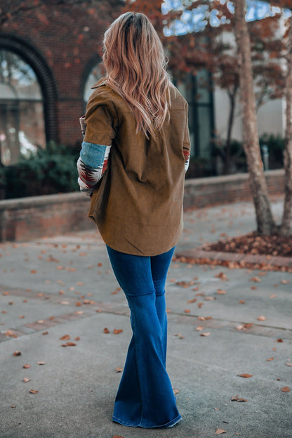 Khakifarbene cordjacke mit aztekenmuster