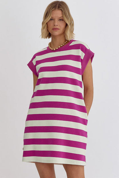 Roze gestreepte shift-t-shirt jurk met mouwen en tassen