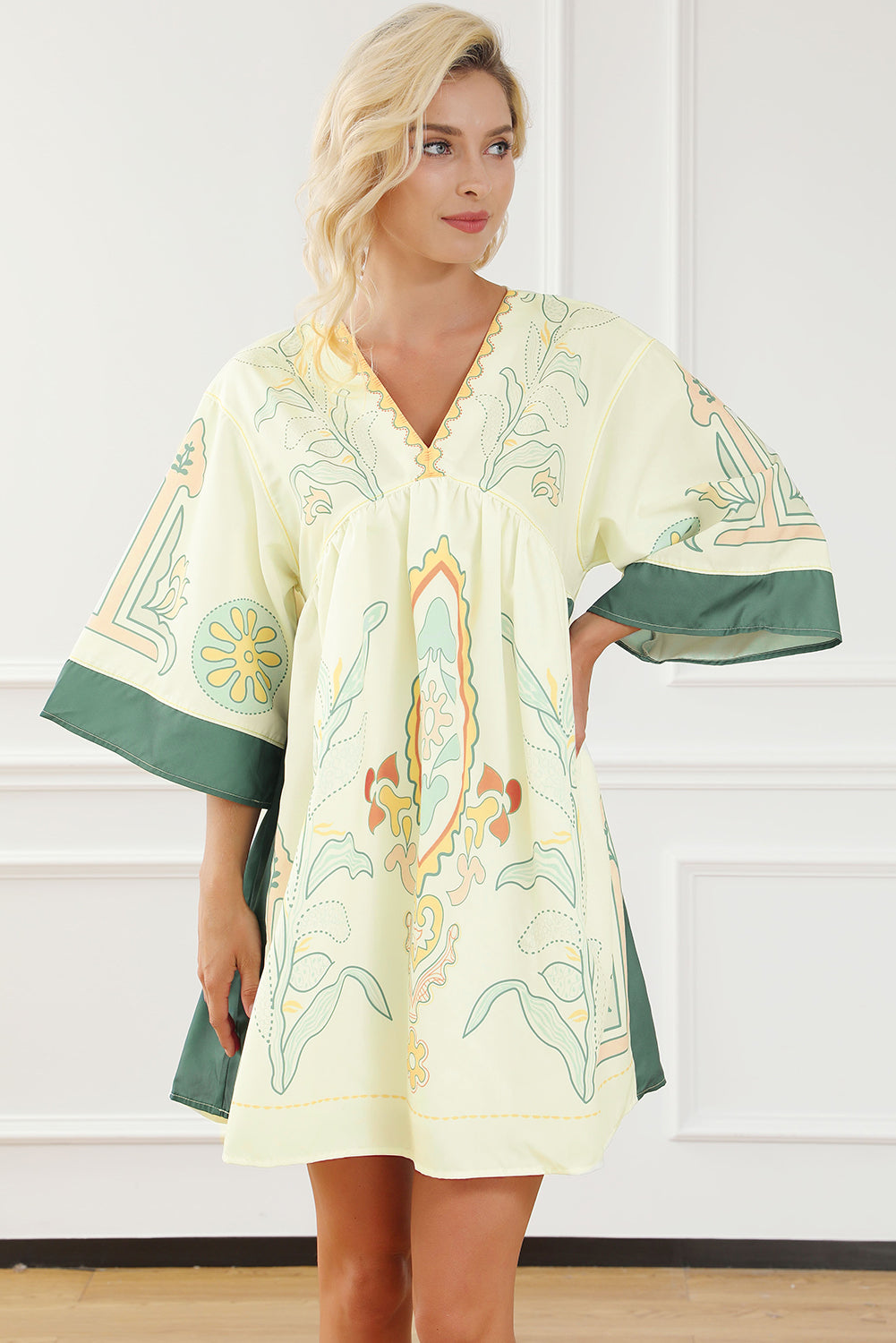 Mehrfarbiges boho print v-ausschnitt empire-taille kurzes kimono-kleid