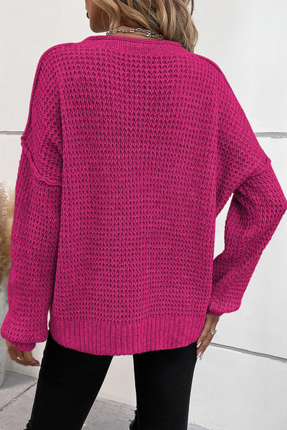 Rosenroter pointelle-strickpullover mit v-ausschnitt und überschnittenen schultern