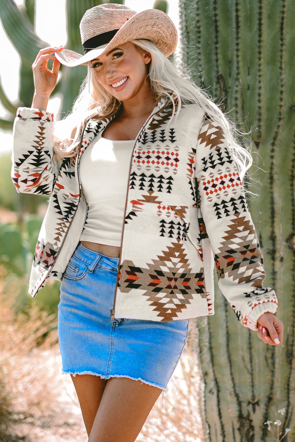 Beige aztekisch bedruckte jacke mit stehkragen und reißverschluss