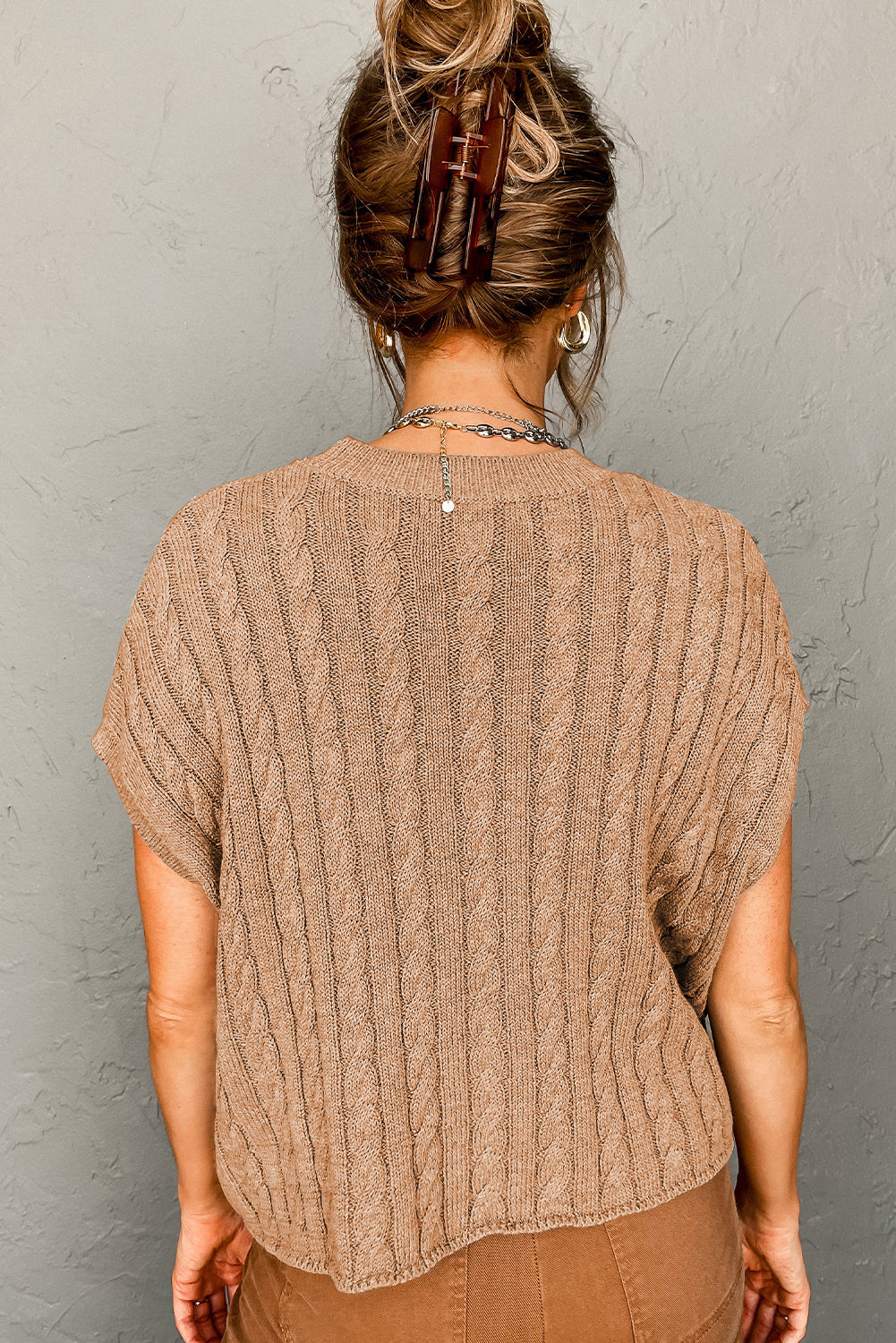 Light french beige rundhalsausschnitt kabelstrickpullover mit kurzen ärmeln