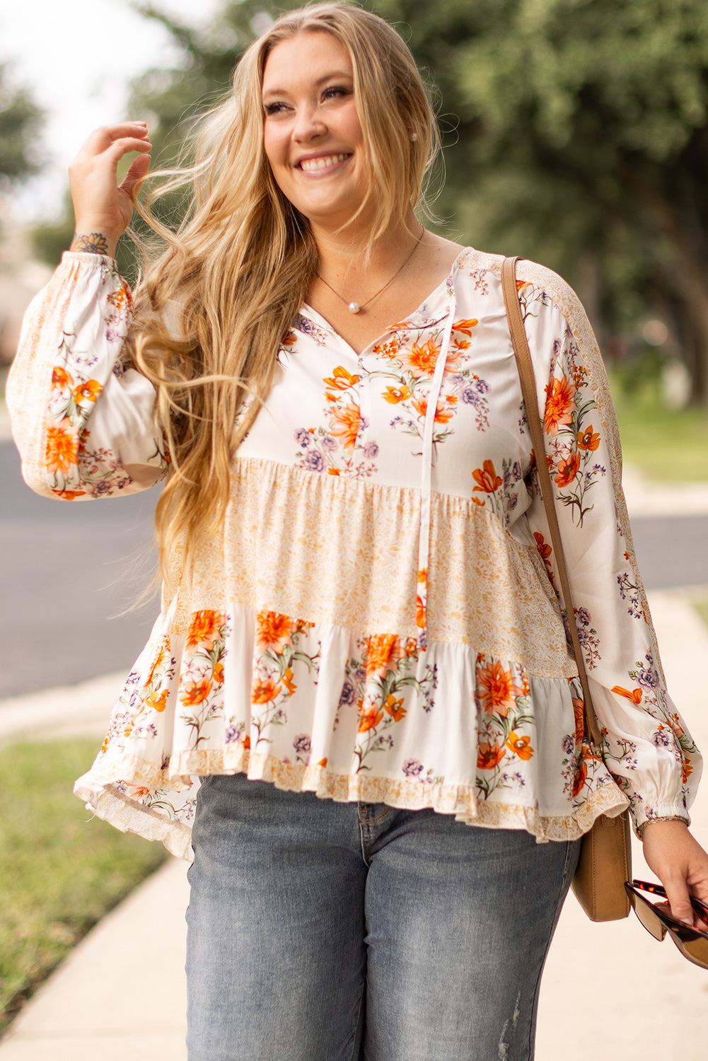 Weiße plus size floral print v-ausschnitt puffärmel bluse