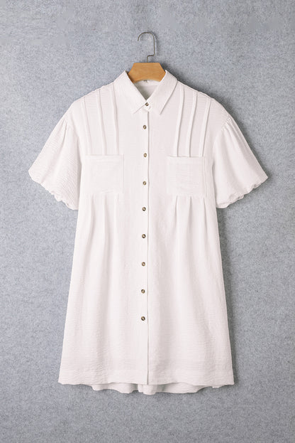 Witte mini -jurk met half puff mouwen en shirt met knoop