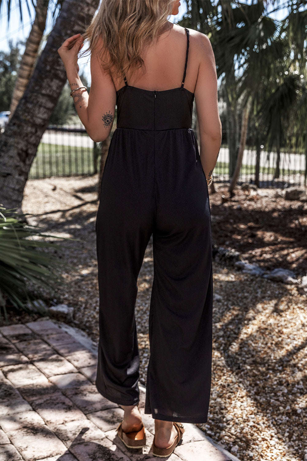 Zwart breedbeen met een hoge taille sexy v-neck cami jumpsuit