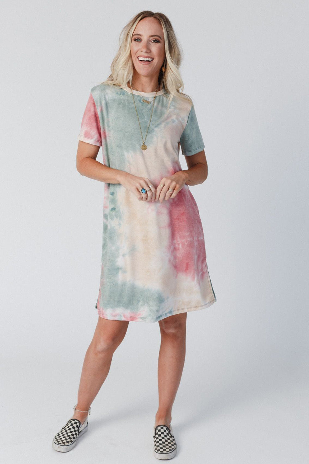 Multicolor tie dye tee-kleid mit übergroßem schlitz