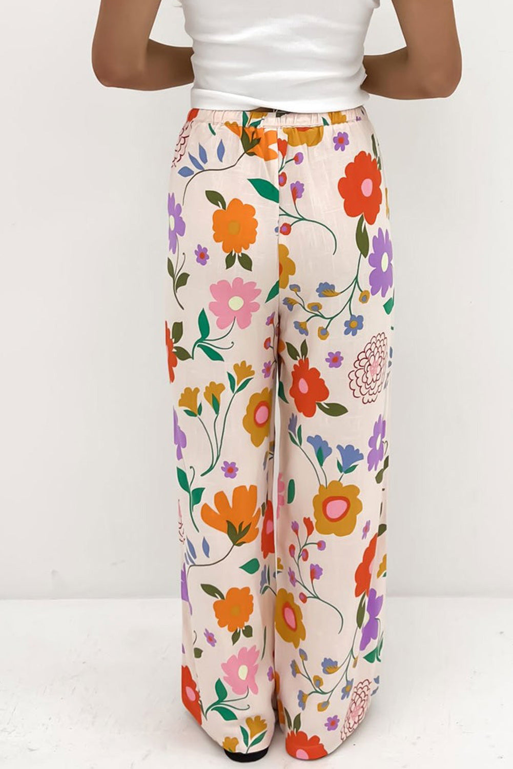 Orangefarbene, floral bedruckte, lockere hose