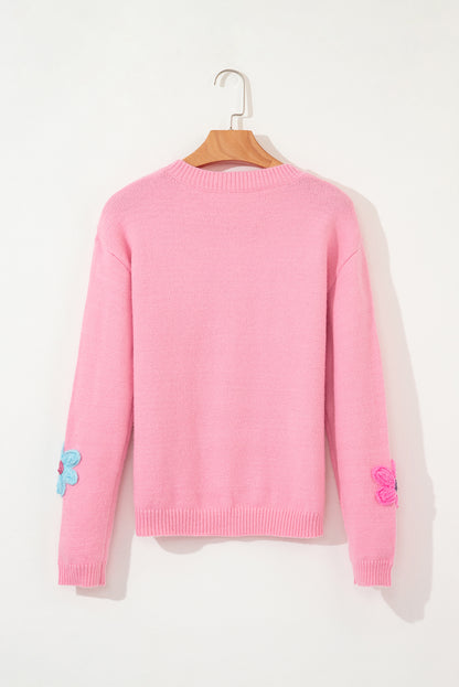 Rosa niedliche strickjacke mit blumenmuster und knopfleiste