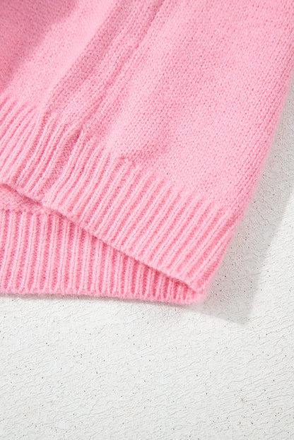 Rosa niedliche strickjacke mit blumenmuster und knopfleiste