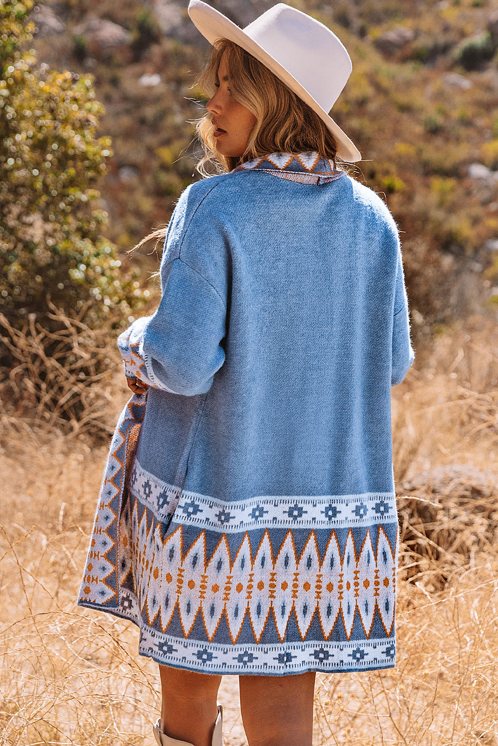 Blauw vest met een Azteekse patroon en open voorkant