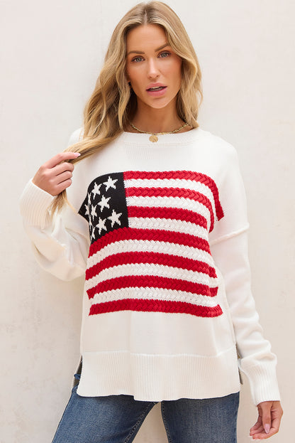 Weißer pullover mit amerikanischer flagge und gestrickten schultern