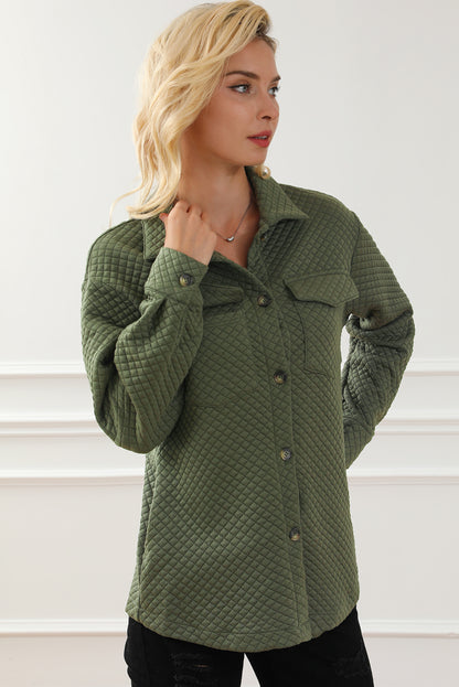 Grüne retro steppjacke mit klappe und knopfleiste