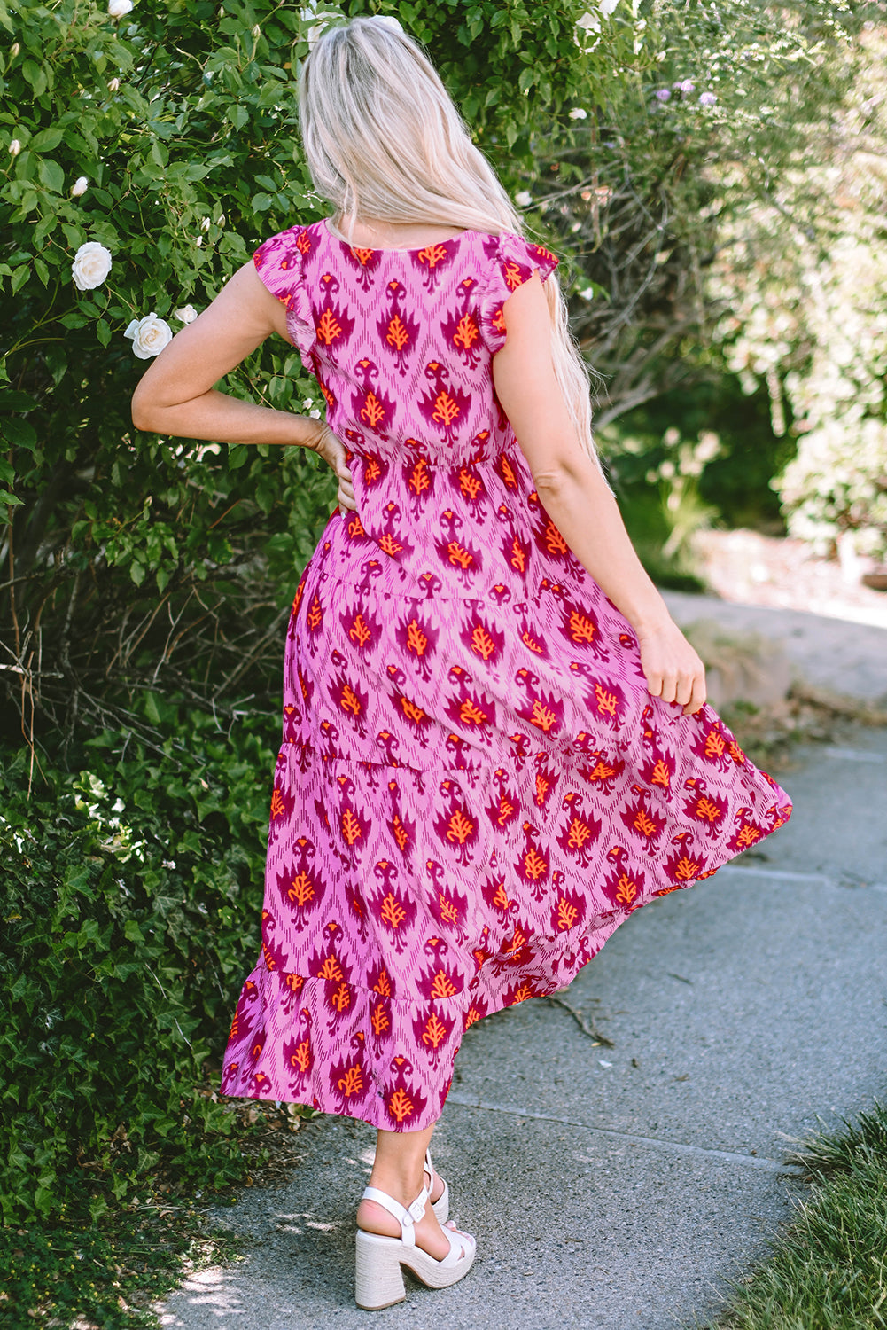 Bonbon retro-print mit verdrehter front und gerafften ärmeln maxikleid