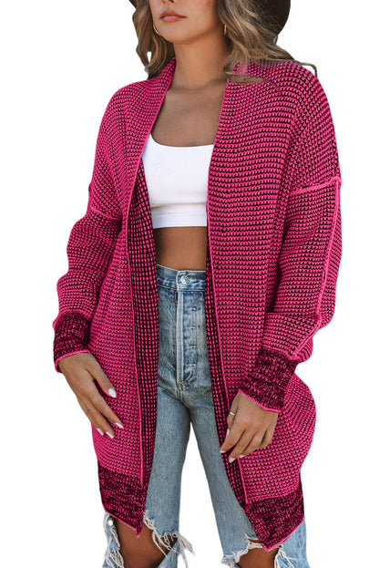 Rosa karierte strickjacke mit offener vorderseite