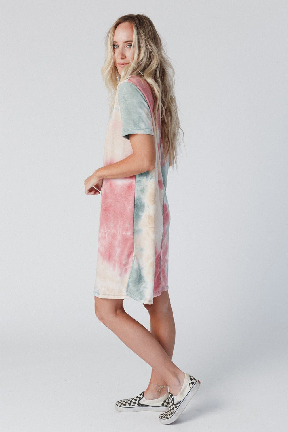 Multicolor tie dye tee-kleid mit übergroßem schlitz