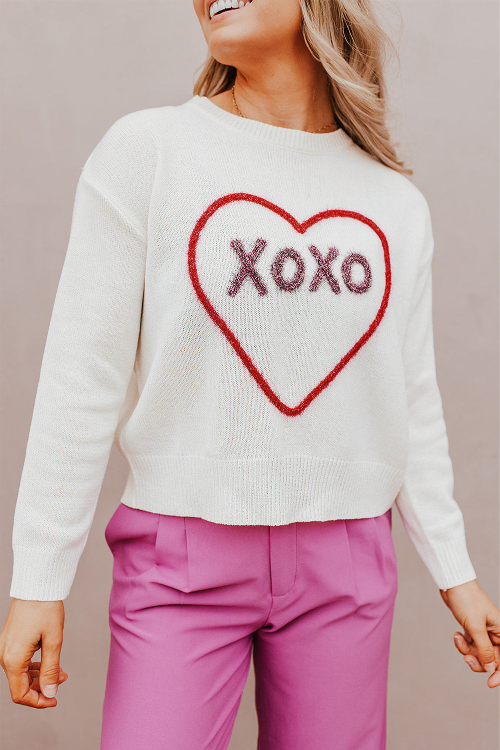 Weißes herz xoxo muster drop shoulder rippe stricken pullover