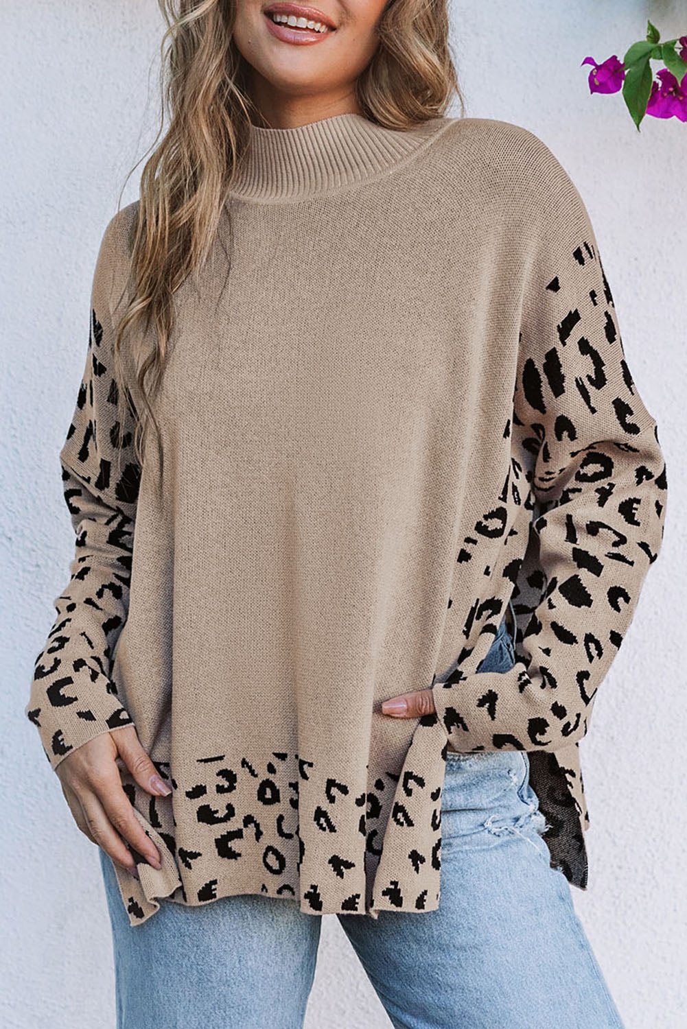 Khaki leopard pullover mit hohem halsausschnitt und seitenschlitz in übergröße