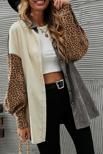 Graue cordjacke mit leopardenmuster und farbblock