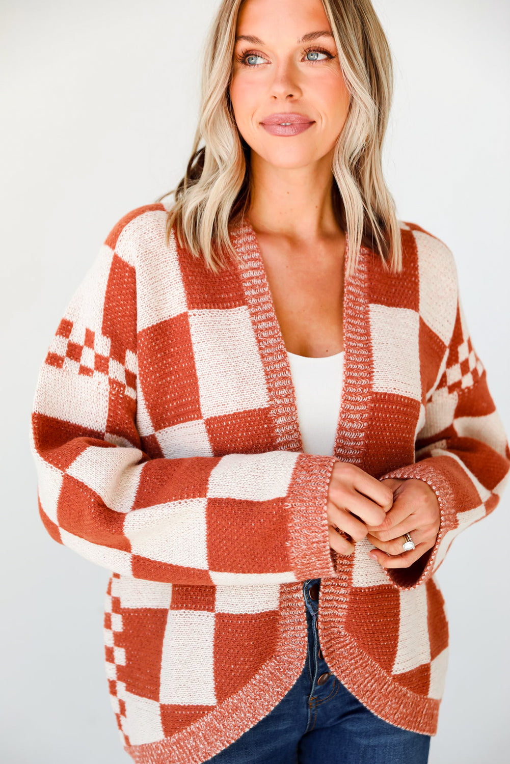 Kastanienbrauner mix karierter strickcardigan mit offener vorderseite