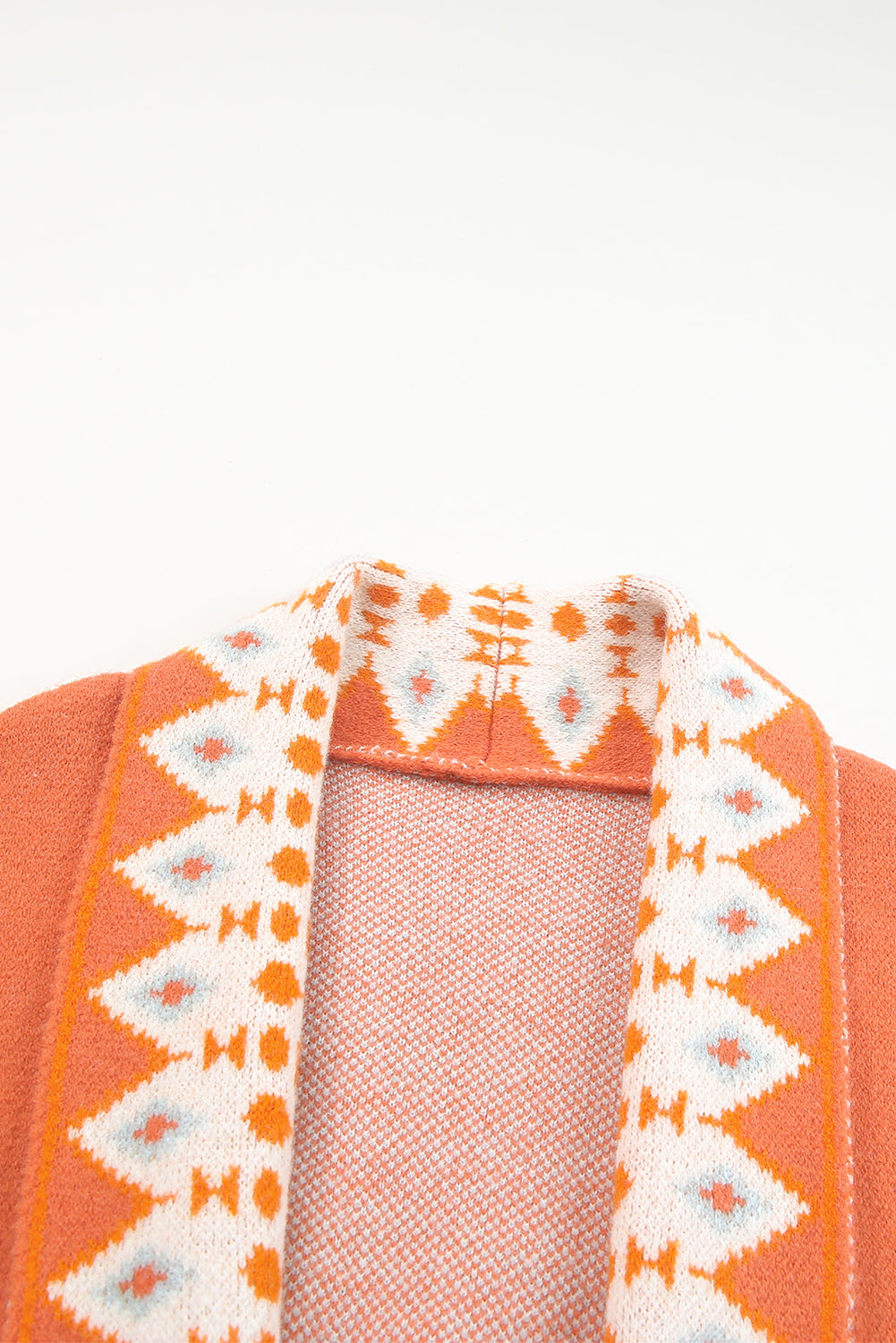 Orange bedruckte azteken-strickjacke mit offener vorderseite