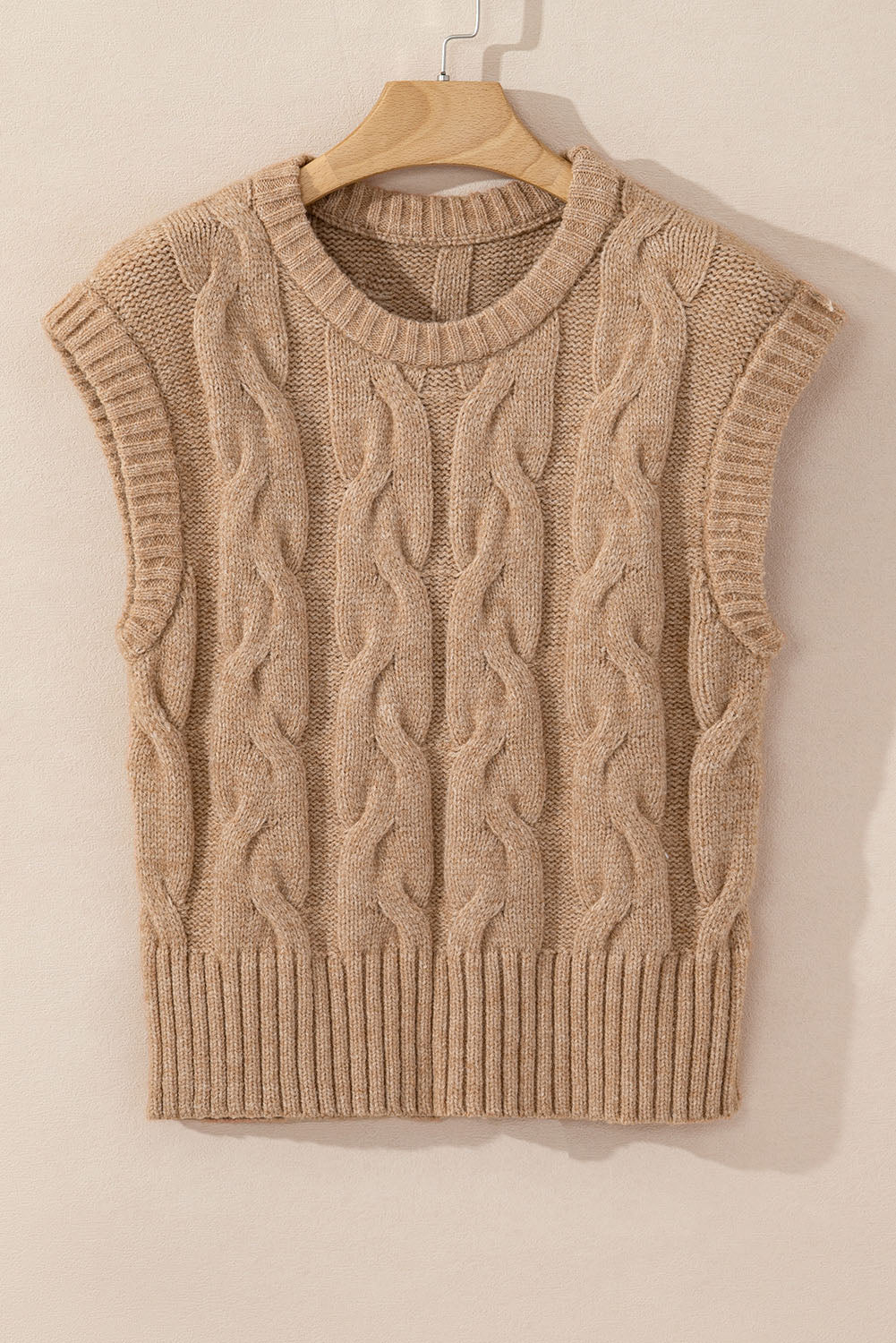 Light french beige zopfstrickpullover mit langen ärmeln