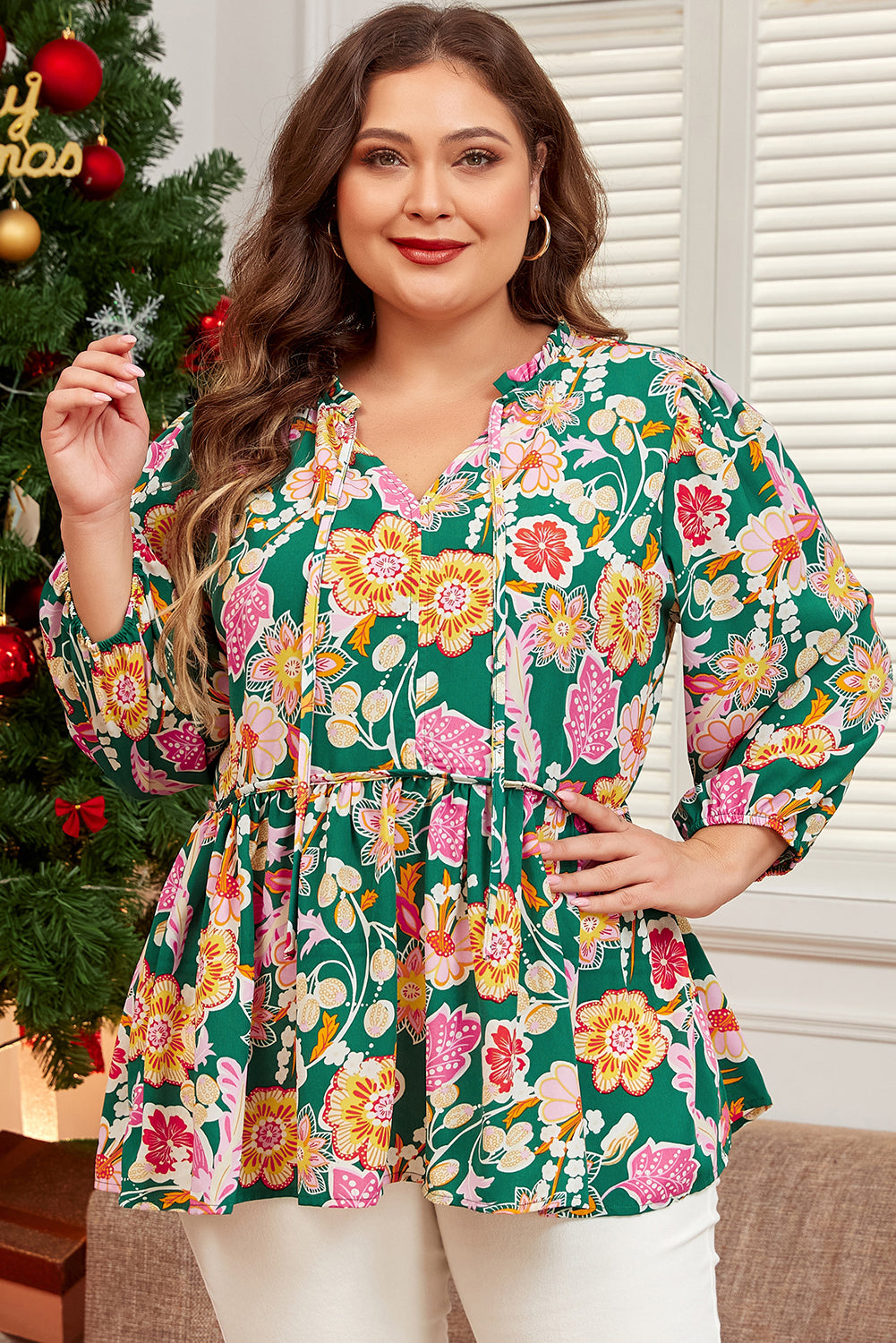 Grünes geblümtes gebundenes v-ausschnitt langärmeliges plus size babydoll top