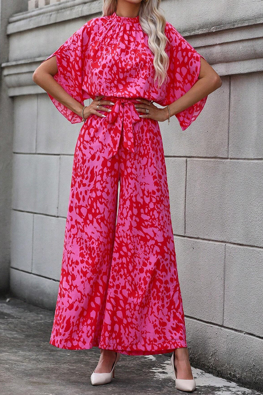 Roze luipaard losse mouwgordel met een wide been jumpsuit