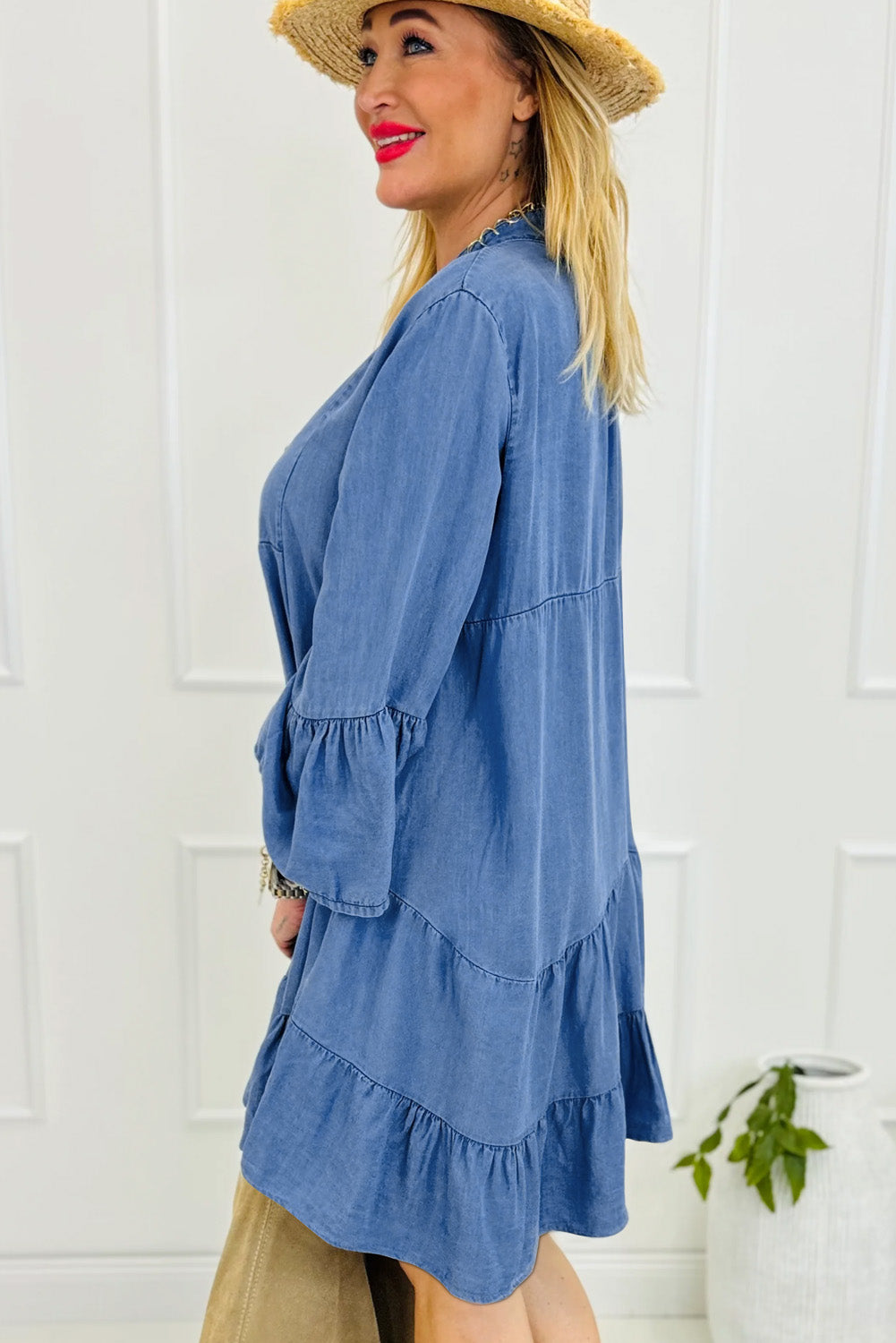 Himmel Blue Chambray-jurk met verzamelde 3/4 mouwen en spleet V-neckline